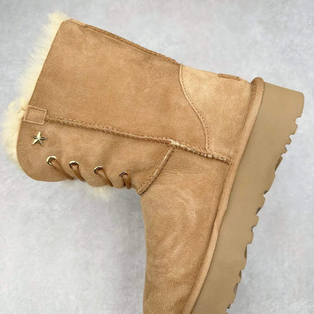 Pick up locally 💰600 UGG 1696 goddess style autumn and winter sheepskin and fur integrated snow boots. All shoes are made from the same factory as ZP. Longfeng A-grade Australian imported sheepskin and fur integrated women's boots. Brand OEM production line. Fully follow the ZP process. OEM original pattern maker. Adhering to the principle of no original shoes and no development selection. Pay attention to every detail. The most authentic version on the market TREADLITE "Light Wing" technology outsole Lightweight/durable/flexible/pile size: 35 36 37 38 39 40 Coding: by3936010